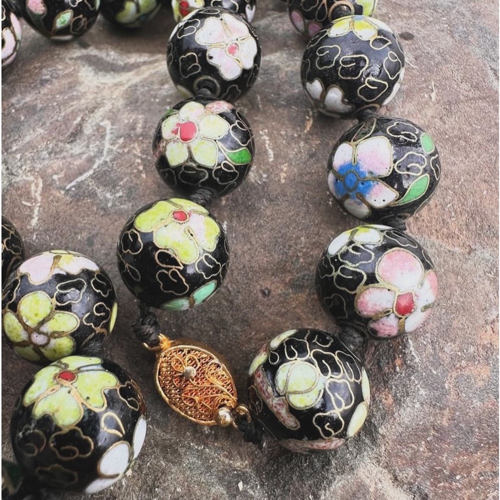 Vintage 1940s Cloisonné Black Ball Chain Knotted. Beautiful 🤩 - Picture 5 of 10
